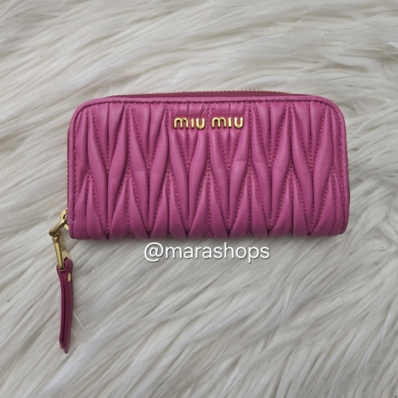 Miu Miu Matelassé Leather Zip Around Key Case Pink
